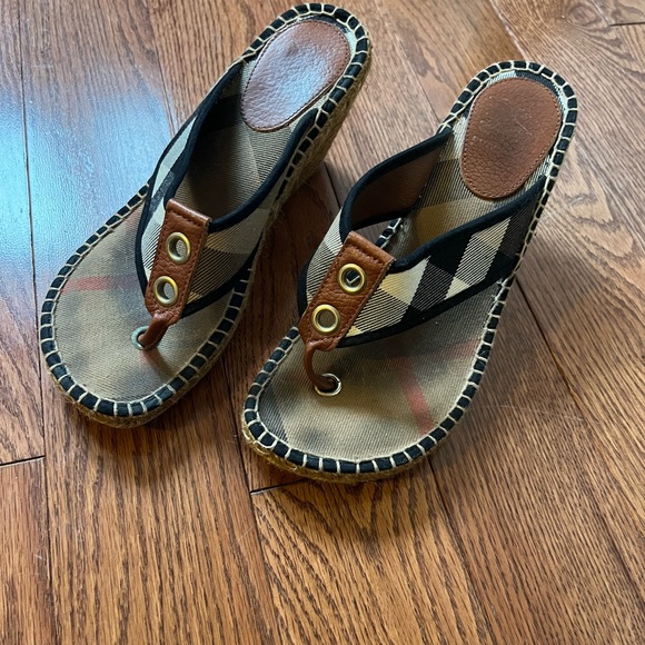 Burberry Beige Nova Check Canvas Espadrille Wedge Thong Sandals Size 37 - Picture 2 of 3